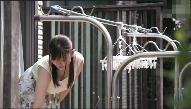 小梅えな 人妻 誘惑 不倫