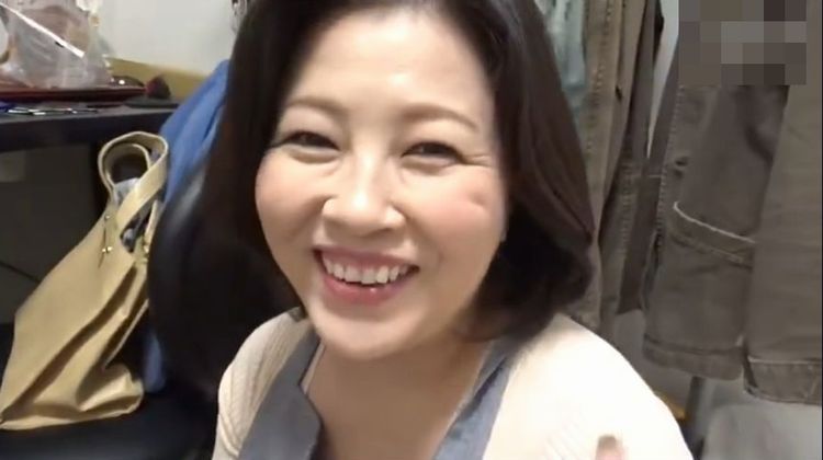 素人　熟女　人妻　ぽっちゃり　豊満