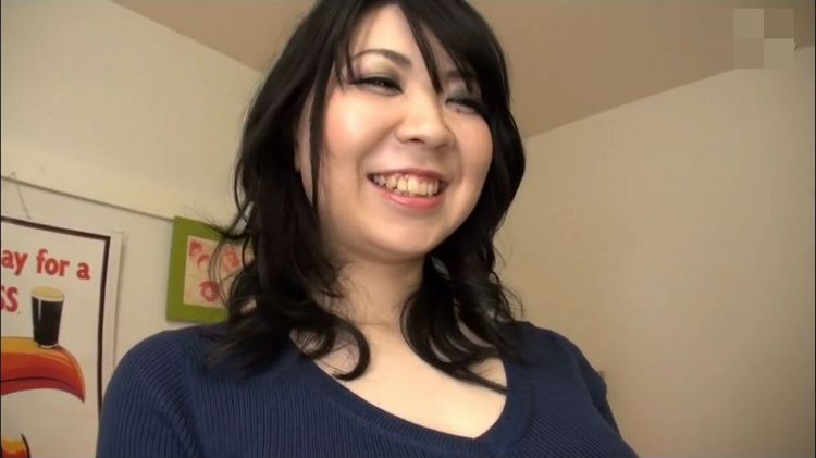 素人　デカ尻巨乳　中出し