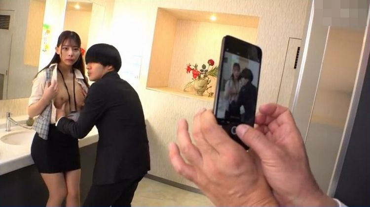 OL 脅迫　言いなり　乳首　輪姦