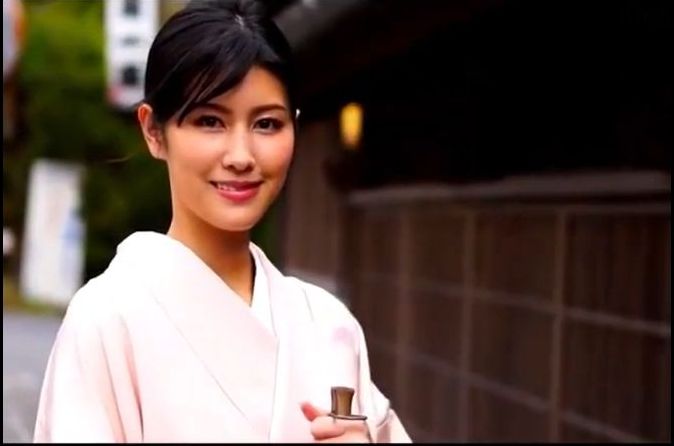 美乃すずめ 若女将　着物　和服　痴女　誘惑　フェラ抜き　口内射精